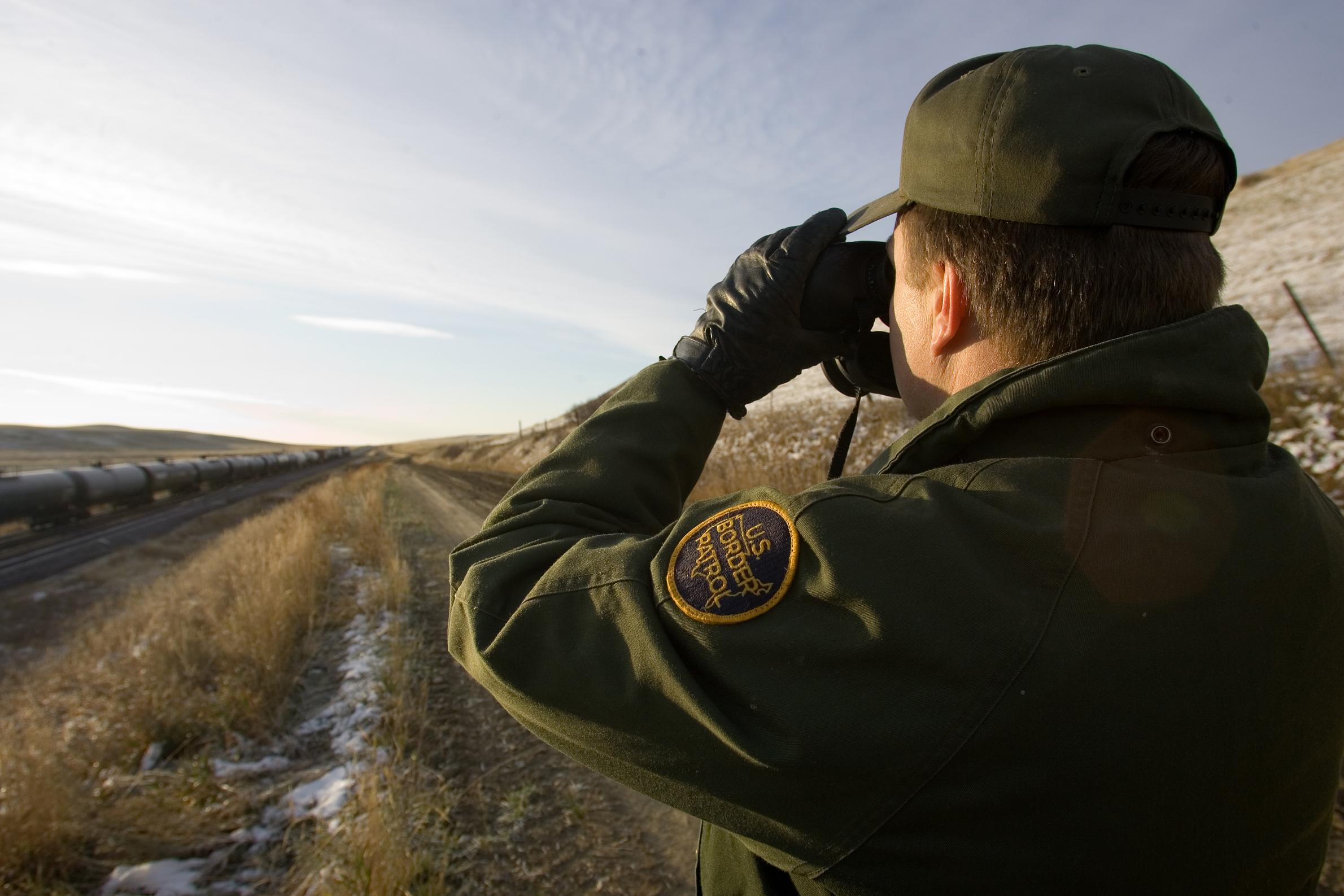 Military Reconnaissance Binoculars: Enhancing Long-Range Observation and Situational Awareness