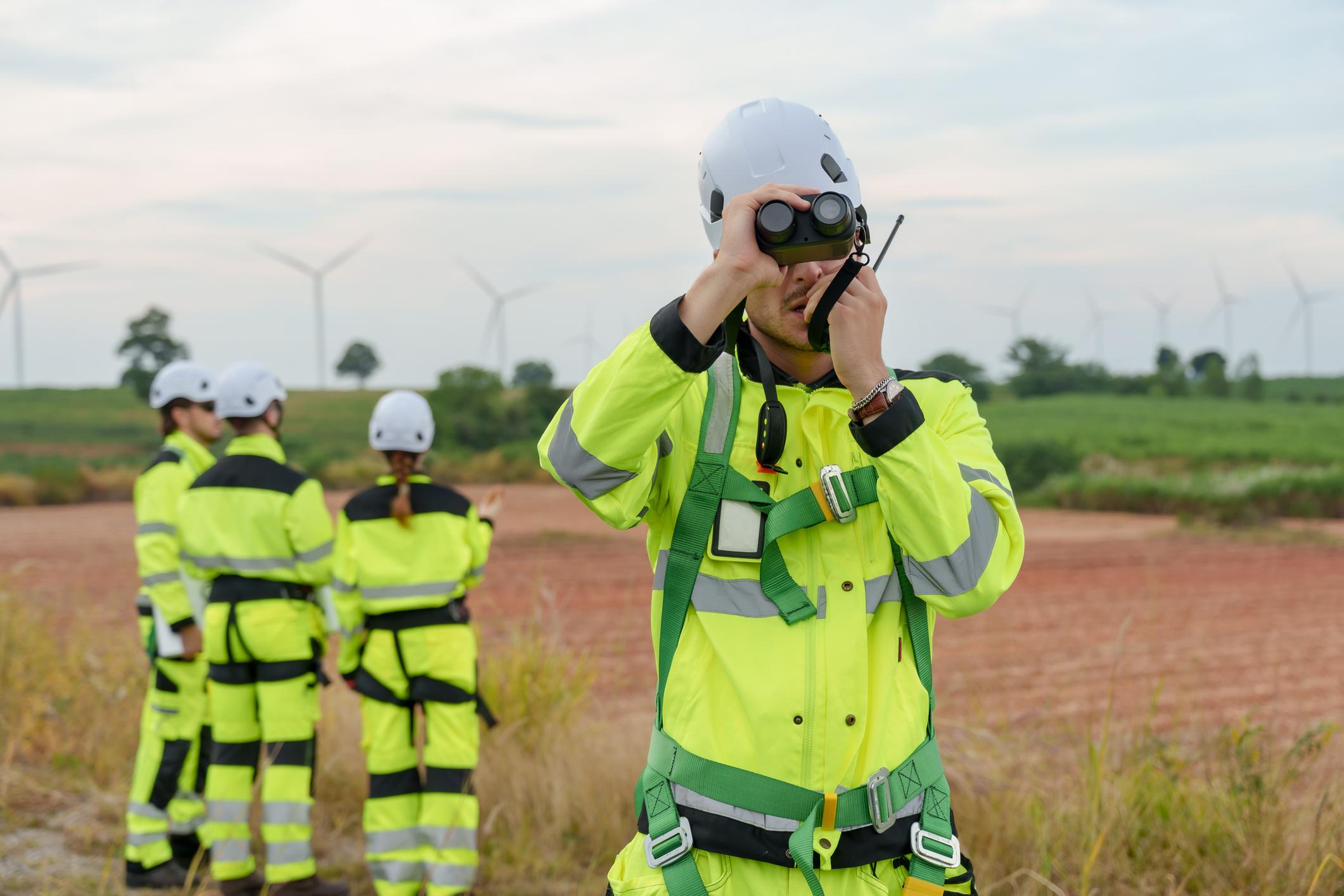 Choosing the Best Laser Rangefinder and HD Binoculars for Power Transmission Line Inspection Choosing the Best Laser Rangefinder and HD Binoculars for Power Transmission Line Inspection