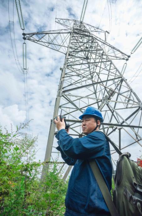 Why Professional Laser Rangefinders and HD Binoculars Are Essential for Modern Power Utility Maintenance Why Professional Laser Rangefinders and HD Binoculars Are Essential for Modern Power Utility Maintenance